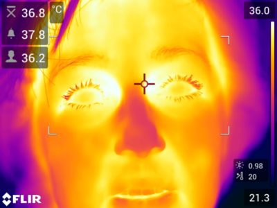 FLIR0733 temperatura 400x300 - Zalety wykorzystania ręcznych kamer termowizyjnych FLIR w celu wykrywania podwyższonej temperatury ciała (COVID-19)